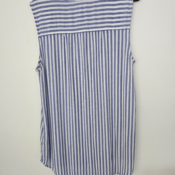 Sleeveless XL Blue & White Striped Top - Picture 2 of 5
